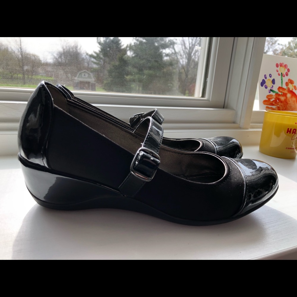 Kenneth Cole black maryjane wedges